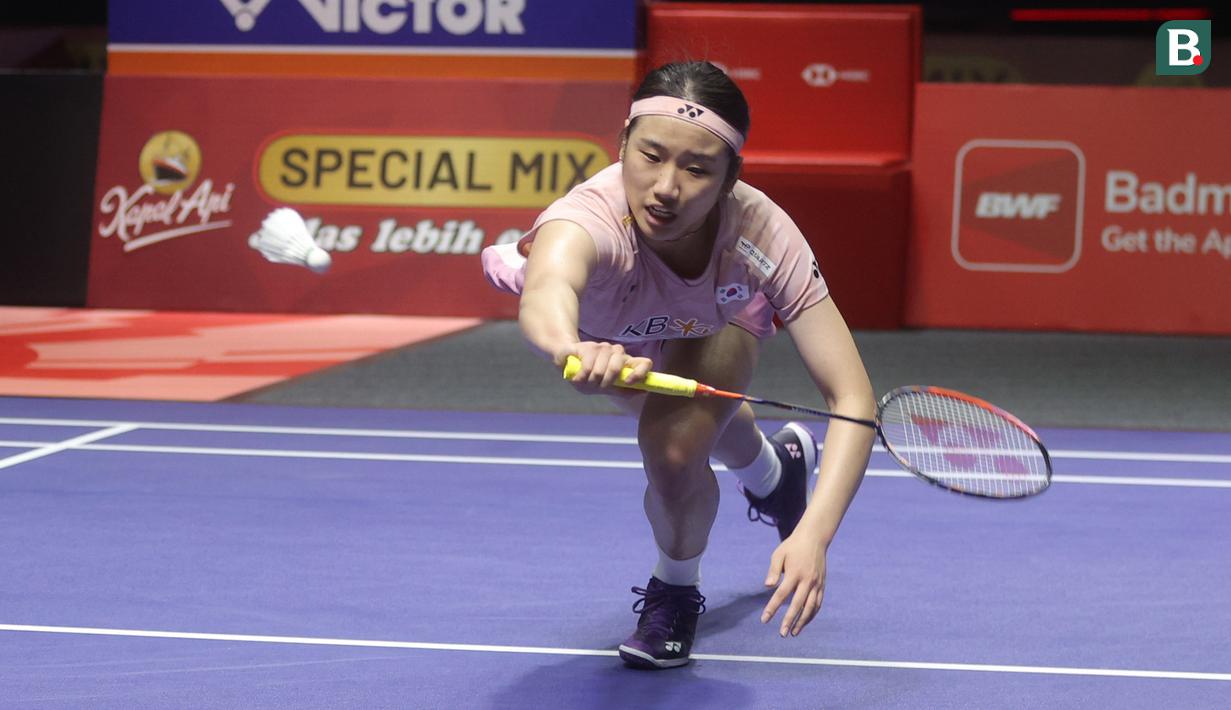 An Se Young menaklukkan wakil China, Wang Zhi Yi, dengan skor akhir 13-21, 21-19, 21-15 dalam waktu 1 jam 21 menit. (Bola.com/M Iqbal Ichsan)