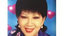 Ini adalah potret lawas penampilan Titiek Puspa di cover album Virus Cinta tahun 1997. Kala itu, usianya menginjak kepala enam. Bisa dibilang sudah tak lagi muda, namun pesonanya seakan tak pernah memudar. Ia selalu segar meski usianya terus bertambah. (Liputan6.com/IG/@titiekpuspa_official)