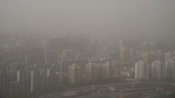 Badai pasir tebal diprediksi akan melanda Beijing dan beberapa provinsi di China hingga 12 April 2023 mendatang. (AP Photo/Mark Schiefelbein)