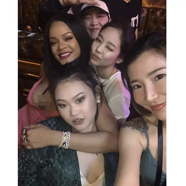 Rihanna dan Jennie Blackpink di Korea Selatan