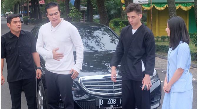 Sinetron Boy akan ditayangkan di SCTV mulai Senin, 17 April 2017 mulai pukul 19.45 WIB. Sinetron ini dibintangi Stefan William, Jessica Milla, Mischa Chandrawinata, Prisia Nasution, Adjie Pangestu dan Willy Dozan. (Instagram/celine_evangelista)