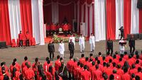 Sekjen PDIP Hasto Kristiyanto pimpin upacara hari lahir Pancasila. (Liputan6.com/Winda Nelfira)