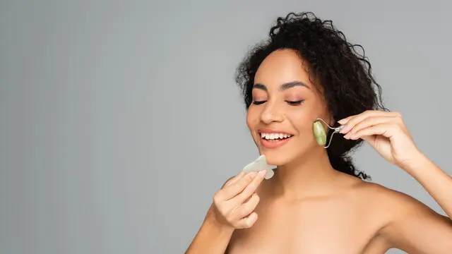 Menyegarkan Kulit Wajah Lelah dengan 9 Rutinitas Perawatan yang Tepat, Bye Kusam!