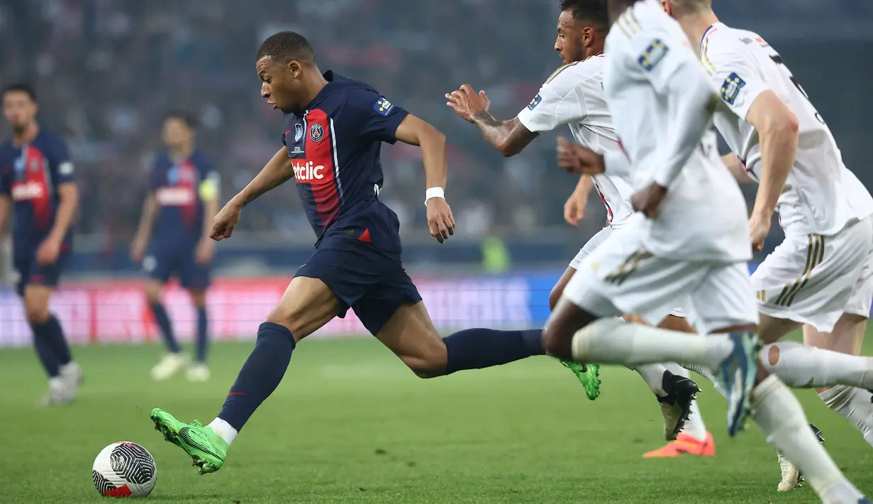 Komite tersebut menyarankan agar Mbappe pergi ke pengadilan ketenagakerjaan atau menyelesaikan masalah ini dengan PSG. (AFP/Franck Fife)