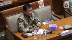 Mantan Menteri Kesehatan Terawan Agus Putranto memberikan paparan dalam rapat dengan Komisi IX DPR RI di Senayan, Jakarta, Rabu (10/3/2021). Dalam rapat tersebut, Ketua Tim Pengembangan Vaksin Nusantara Terawan Agus Putranto buka-bukaan soal pengembangan Vaksin Nusantara. (Liputan6.com/Angga Yuniar)