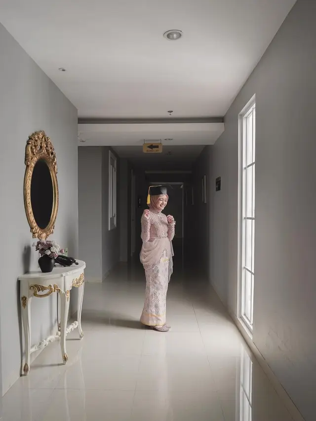 6 Potret Arafah Rianti saat Wisuda, Tampil Menawan dalam Balutan Kebaya
