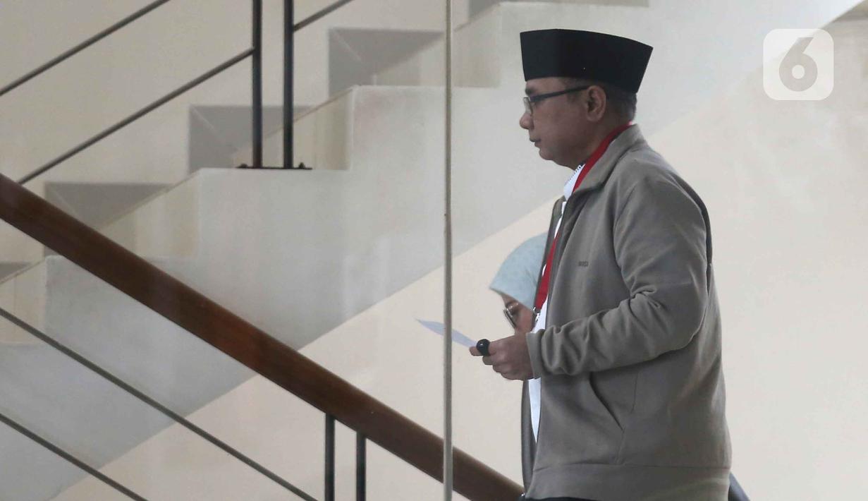 Pada Rabu 11 Maret 2026, Hakim Tunggal Pengadilan Negeri Jakarta Selatan Sulistyo Muhammad Dwi Putro menolak permohonan praperadilan yang diajukan Yaqut Cholil Qoumas. Tampak dalam foto, mantan Menteri Agama, Yaqut Cholil Qoumas sesaat sebelum menjalani pemeriksaan di gedung Merah Putih Komisi Pemberantasan Korupsi (KPK), Jakarta, Kamis (12/3/2026). (Liputan6.com/Helmi Fithriansyah)