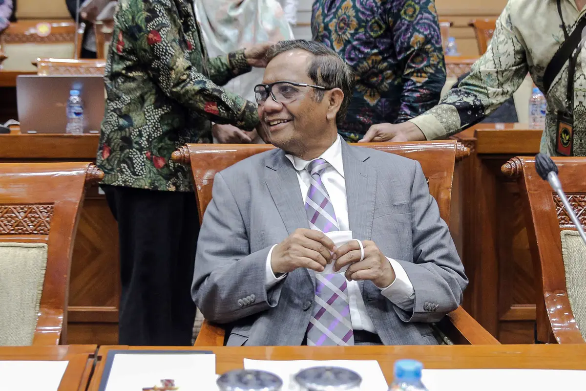 Menko Polhukam Mahfud MD Bahas RUU Perubahan Tentang MK Bersama DPR