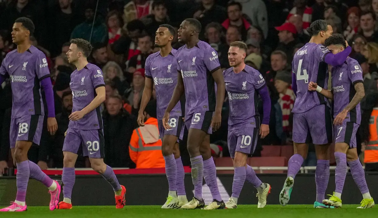 Meski kalah 1-3 dari Arsenal, posisi Liverpool belum tergoyahkan di papan atas klasemen sementara Liga Inggris dengan 51 poin. (AP Photo/Kin Cheung)