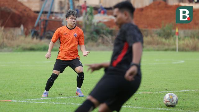 Foto: Pemain Persija Asik-Asik, Ryo Matsumura Ceria di Sesi Latihan Macan Kemayoran