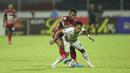 Serdadu Tridatu harus menghadapi partai panas melawan Persebaya Surabaya di pekan ke-33 yang berlangsung di Gelora Ngurah Rai, Denpasar, Bali, Jumat (25/03/2022) malam WIB. (Bola.com/M Iqbal Ichsan)