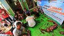 BukaLapak.com bekerjasama dengan Global Qurban dan Aksi Cepat Tanggap (ACT) menyalurkan hewan kurban yang dibeli secara online di Bukalapak.com kepada masyarakat yang membutuhkan di Jakarta, Kamis (24/9). (Istimewa)