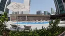 Hotel Pullman Doha West-Bay juga menyediakan kolam renang yang luas dan fasilitas spa. (AFP/Karim Jaafar)