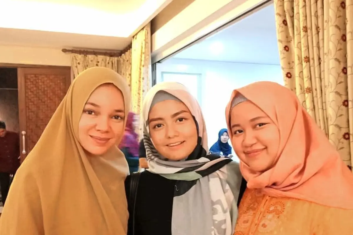 Tika Ramlan dan Dewi Sandra