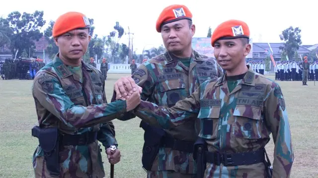 Komandan Batalyon Komando 462 Paskhas TNI AU, Letkol Psk Solihin, menyatakan 10 orang anggotanya yang gugur dalam jatuhnya pesawat Hercules C-130 di Kota Medan, Sumatera Utara. Awalnya ia tak mengira jika kecelakaan yang terjadi adalah kecelakaan fat...