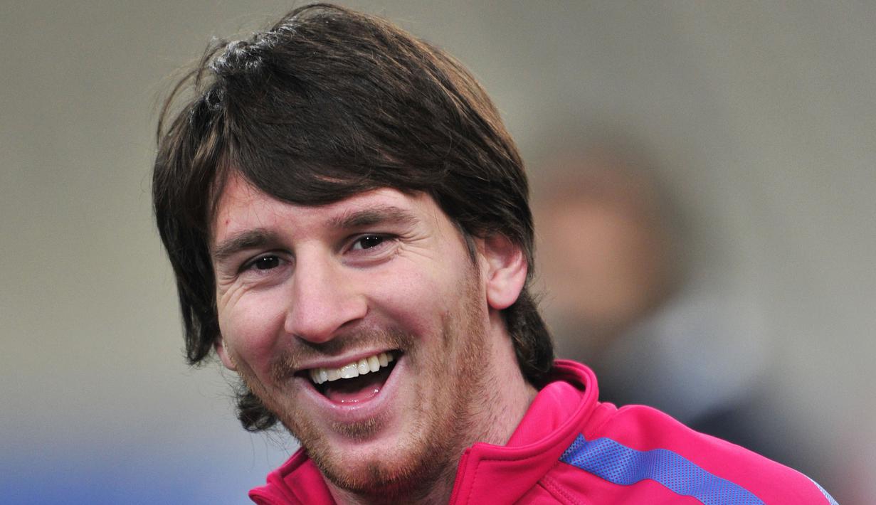 Ekspresi Striker Barcelona, Lionel Messi, saat sesi latihan sebelum melawan Panathinaikos pada laga Liga Champions di Stadion Athens Olympic, (23/10/2010). (AFP/Aris Messinis)