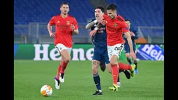 Pun demikian dengan Benfica yang memperoleh peluang emas di akhir babak pertama. Namun, tak ada gol yang tercipta dari kedua tim hingga laga memasuki jeda turun minum. (Foto: AFP/Alberto Pizzoli)