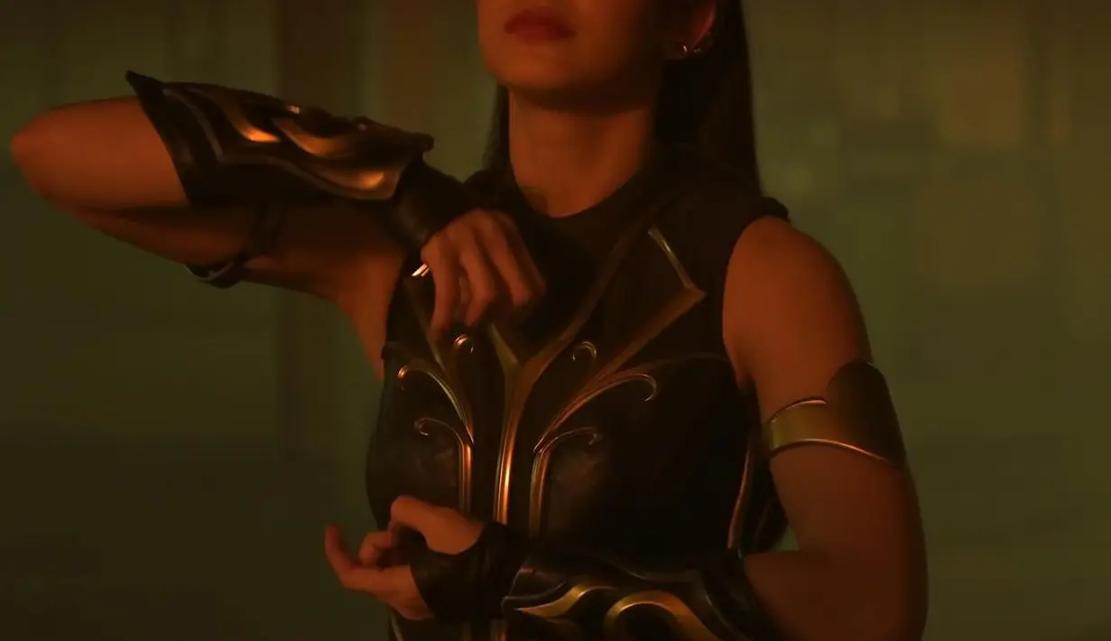 Penampilan Pevita Pearce yang terbaru memiliki pesona tersendiri dan tak main-main. Mana potret Pevita Pearce yang jadi favoritmu, Sahabat FIMELA? [Foto: Instagram/pevpearce]