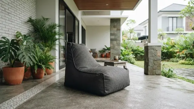 Model Bean bag chair
