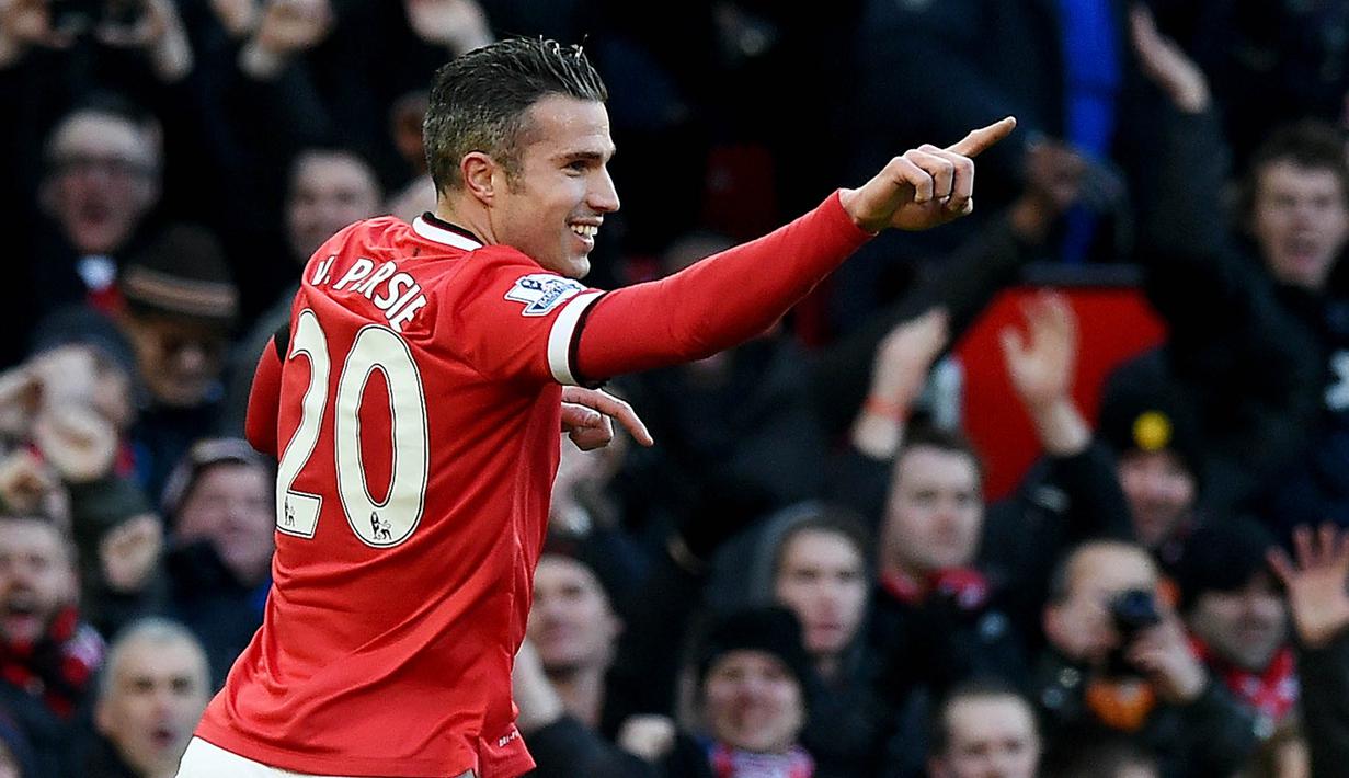 1. Robin van Persie - Pria asal Belanda ini adalah andalan Arsenal untuk mencetak gol. Namun karena tak kunjung menjuarai Liga Inggris, akhirnya pindah ke Old Trafford. Bersama Setan Merah dia meraih gelar Premier League pertamanya. (AFP/Paul Ellis)