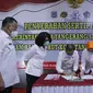 Walikota Tangerang Selatan (Tangsel) Airin Rachmi Diany menerima sertifikat tanah asset Pemkot Tangsel dan tanah wakaf dari Badan Pertanahan Nasional.