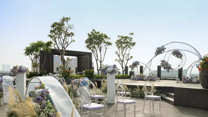 Outdoor wedding at Hilton Garden Inn Jakarta Taman Palem