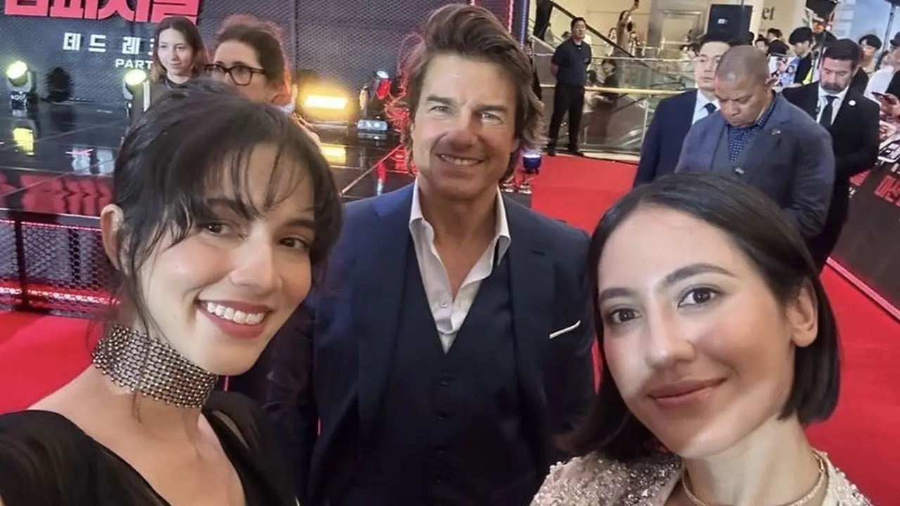 Pevita Pearce saat Bertemu Tom Cruise dan Artis Thailand Phuwin di Korea Selatan
