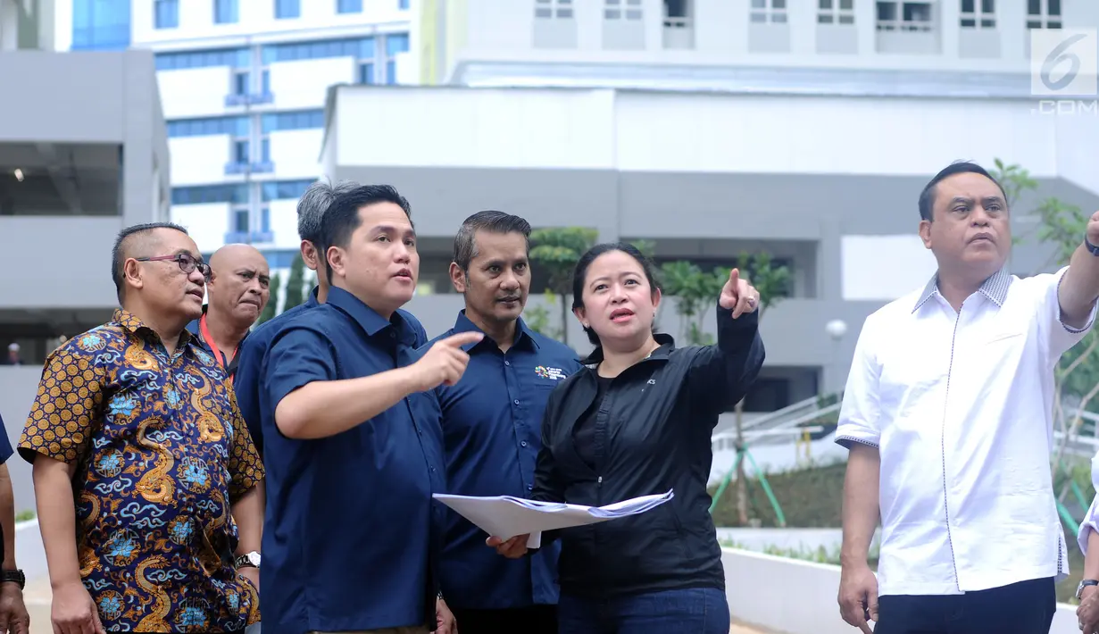 Menko PMK, Puan Maharani (kedua kanan) bersama CdM Asian Games 2018 Komjen Pol Syafruddin (kanan) dan Ketua INASGOC Erick Thohir meninjau fasilitas taman Wisma Atlet Asian Games 2018, Jakarta, Minggu (4/2). (Liputan6.com/Helmi Fithriansyah)