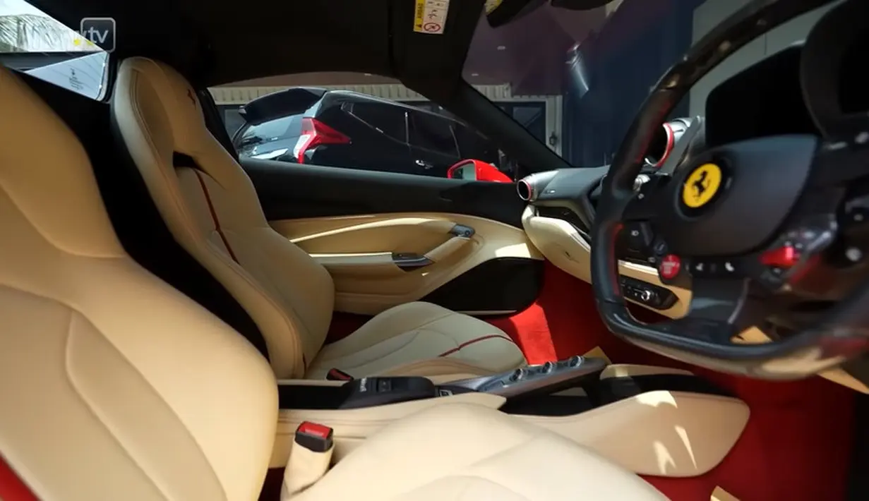 Menurut Raffi, mobil  tersebut dalamnya juga sudah di custom. Ia sengaja membeli mobil F8 Tributo versi terakhir. Raffi yakin mobil tersebut nantinya akan terus naik. [Youtube/TAULANY TV]