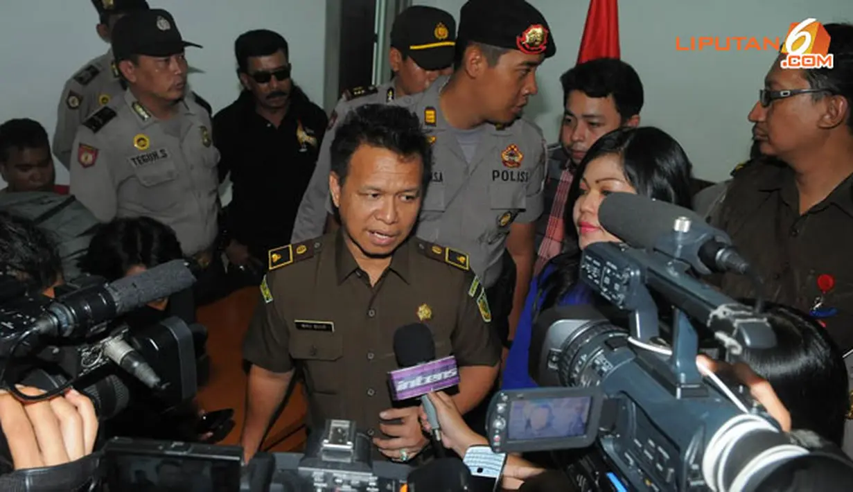 AQJ tak hadir tanpa ada alasan yang jelas. Hal ini ternyata membuat Jaksa Penuntut Umum merasa kecewa (Liputan6.com/Herman Zakharia)