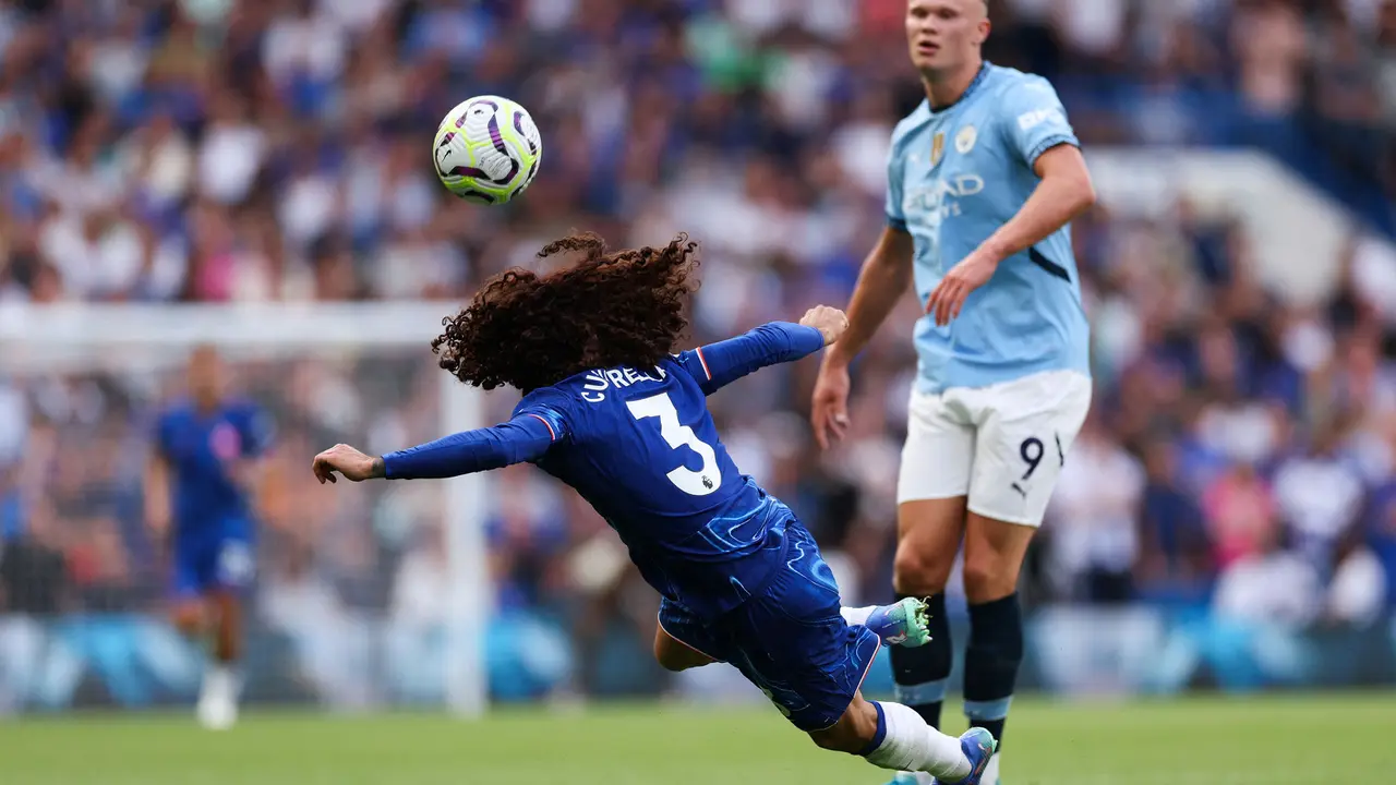 Foto: Erling Haaland Langsung Bungkam Ejekan Marc Cucurella di Laga Perdana Liga Inggris