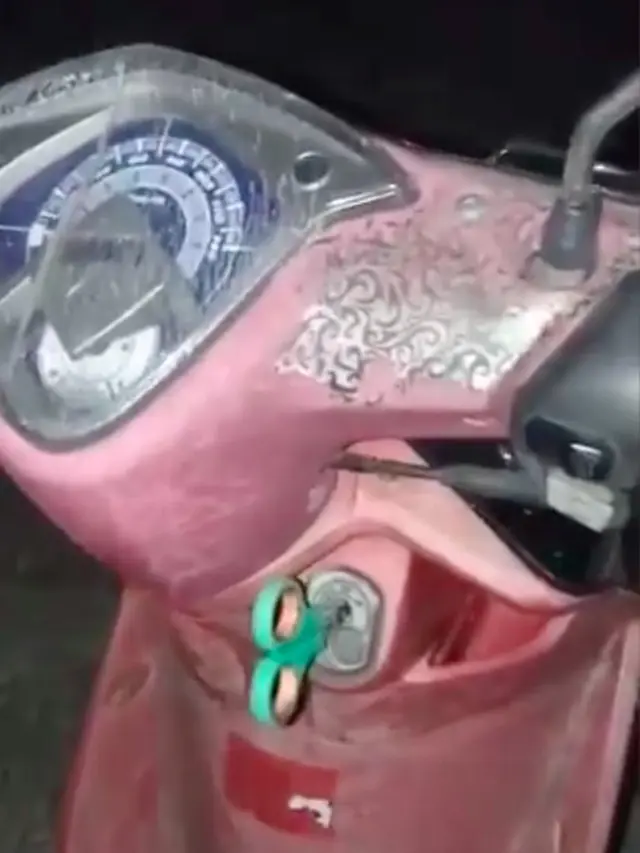 Potret Modifikasi Lubang Kunci Motor Ini Bikin Ngelus Dada. (Sumber: Twitter/outofcontext_id)