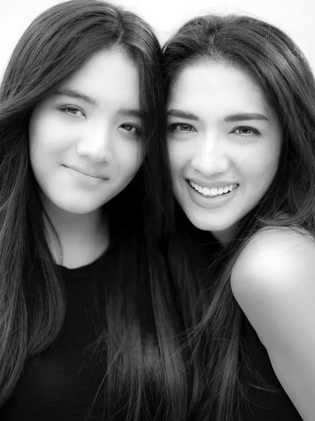 6 Potret Gaya Stylish Lovely Rumangkang Anak Angel Karamoy yang Kini Beranjak Remaja