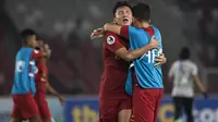 Gelandang Timnas Indonesia, Syahrian Abimanyu, merayakan kemenangan atas UEA pada laga AFC U-19 Championship di SUGBK, Jakarta, Selasa (24/10). Indonesia menang 1-0 atas UEA. (Bola.com/Vitalis Yogi Trisna)