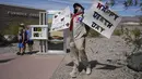 Furnace Creek adalah sebuah komunitas yang tidak berbadan hukum di dalam Taman Nasional Death Valley. Tempat ini merupakan rumah bagi pusat pengunjung taman nasional, yang di dalamnya terdapat termometer digital yang populer di kalangan wisatawan. (AP Photo/John Locher)
