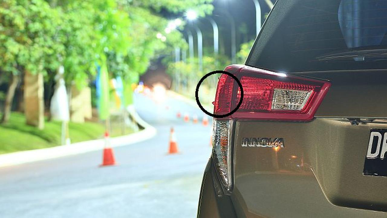 Ternyata, Sirip di Lampu Belakang Innova Ada Fungsinya Lho!