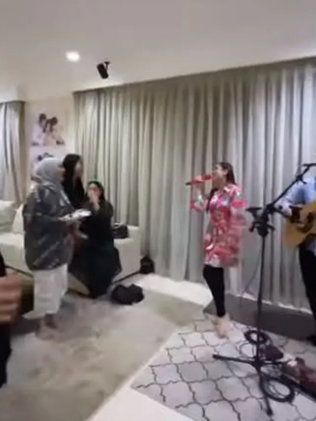 Geng Cendol ke Istana Andara (Instagram/mrsayudewi)