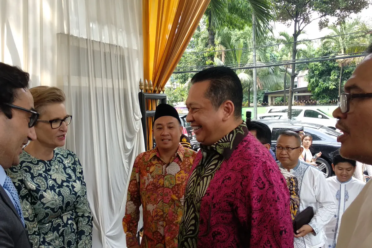 Bambang Soesatyo bersilaturahmi di hari Idul Fitri (Merdeka.com/Ahda Bayhaqi)
