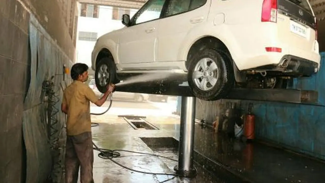Cuci Mobil Bagian Kolong