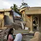 Masjid di padang tiba-tiba ambruk (Liputan6.com / Erinaldi)