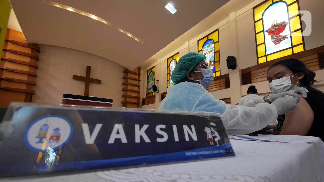 FOTO: Vaksinasi Dosis Ketiga COVID-19 di Gereja HKBP Menteng Anno 1955