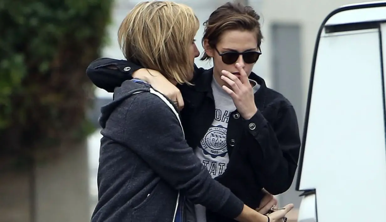 Ternyata, Alicia Cargile adalah mantan asisten pribadi Kristen Stewart. Ia pernah bekerja menemani Kristen selama beberapa tahun. (Dailymail/Bintang.com)