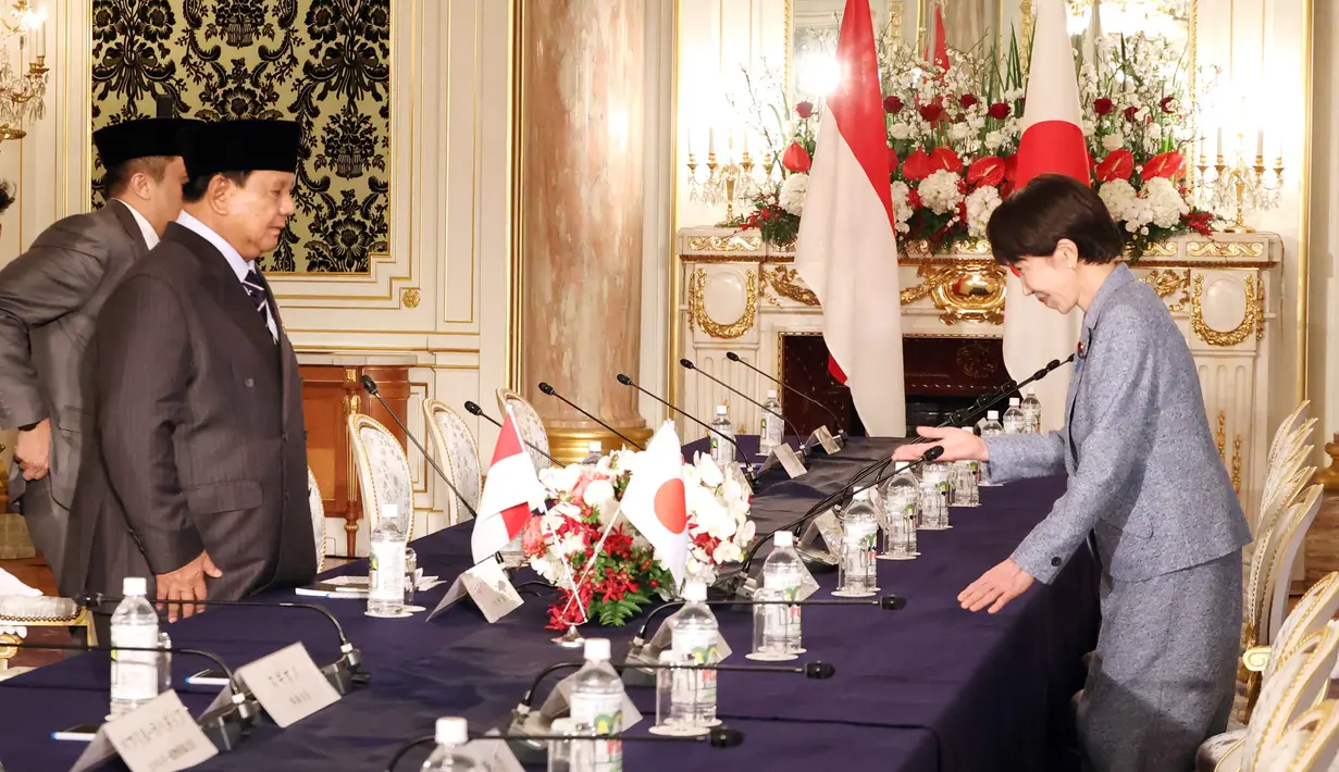 Pertemuan keduanya dilaksanakan di Istana Akasaka, Tokyo, Selasa 31 Maret 2026. Tampak dalam foto, Presiden Republik Indonesia, Prabowo Subianto (kiri) dan Perdana Menteri Jepang Sanae Takaichi, saat mengadakan pertemuan di Istana Akasaka, Tokyo pada Selasa 31 Maret 2026. (YOSHIKAZU TSUNO/POOL/AFP)