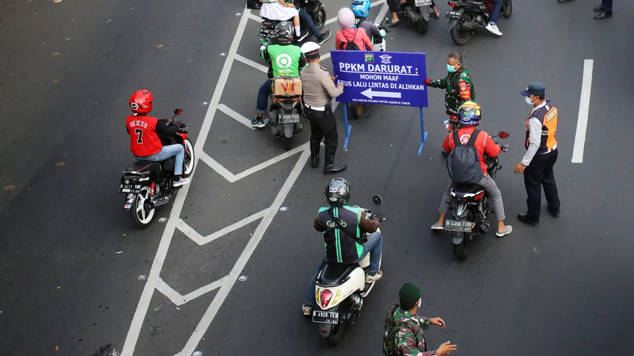 Kepala BNPB: Presiden Jokowi Masih Mempertimbangkan Terkait dengan Penghentian PPKM di Indonesia