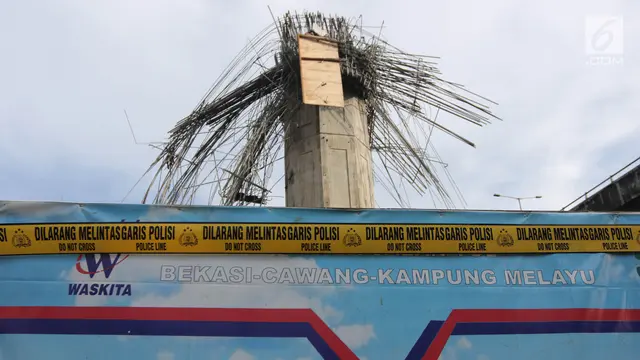 Garis Polisi di Lokasi Tiang Girder Tol Becakayu