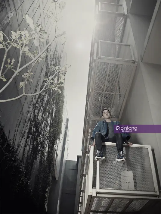 "Peran saya sebenarnya berasa dari keluarga yang menganut islam yang memang sesuai diajarkn oleh nabi. Khalidah ini berasal dari paham yang berbed. Di situ terjadi konflik antara keluarga dan menyebar ke kampung sebenarnya," ujarnya. (Bambang E. Ros)