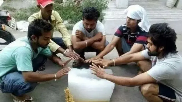 6 Aksi Absurd Remaja Komplek Saat Kumpul Ini Bikin Tepuk Jidat