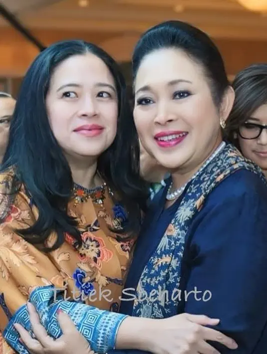 Kini kian akrab, kebersamaan Titiek dan Puan juga terlihat di tanggal 21 September. Keduanya datang dalam acara pembukaan Pemantapan Nilai-Nilai Kebangsaan bagi Anggota DPR RI dan DPD RI terpilih periode 2024-2029. Titiek pun mengungkapkan rasa senangnya bisa jumpa dengan Puan. (Liputan6.com/IG/@titieksoeharto)