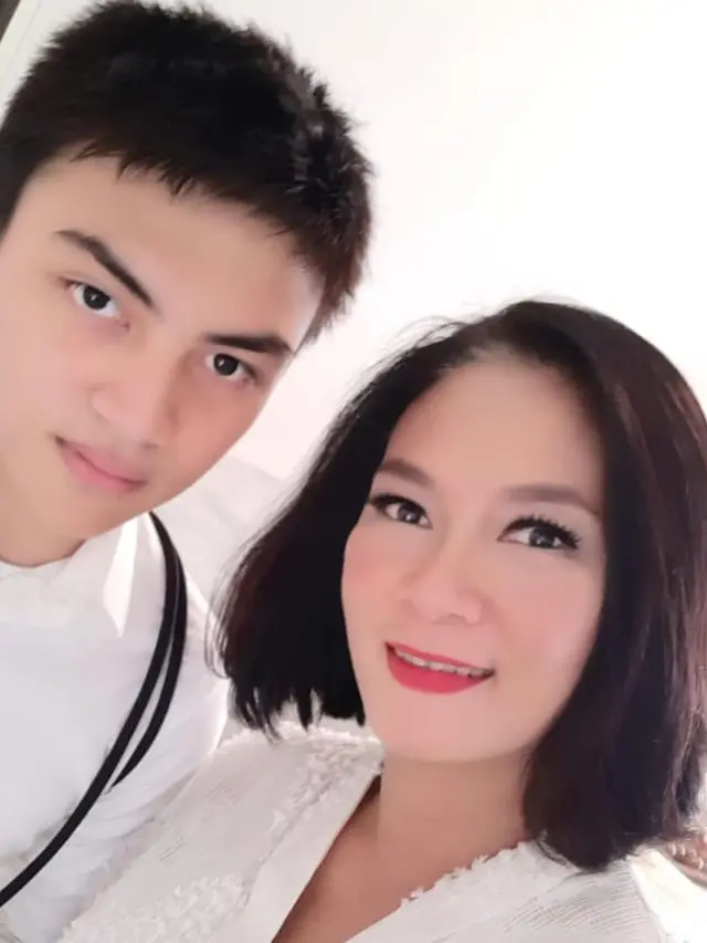 6 Potret Kebersamaan Dian Nitami dan Putra Bungsunya, Bak Kakak Adik