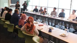 Suasana pertemuan antara  Komisioner Komisi Penyiaran Indonesia (KPI) dengan jajaran direksi SCTV dan Indosiar di SCTV Tower, Jakarta, Rabu (26/2/2020). Dalam pertemuan  silahturahmi tersebut KPI menilai baik tayangan-tayangan pada SCTV dan Indosiar. (Liputan6.com/Angga Yuniar)